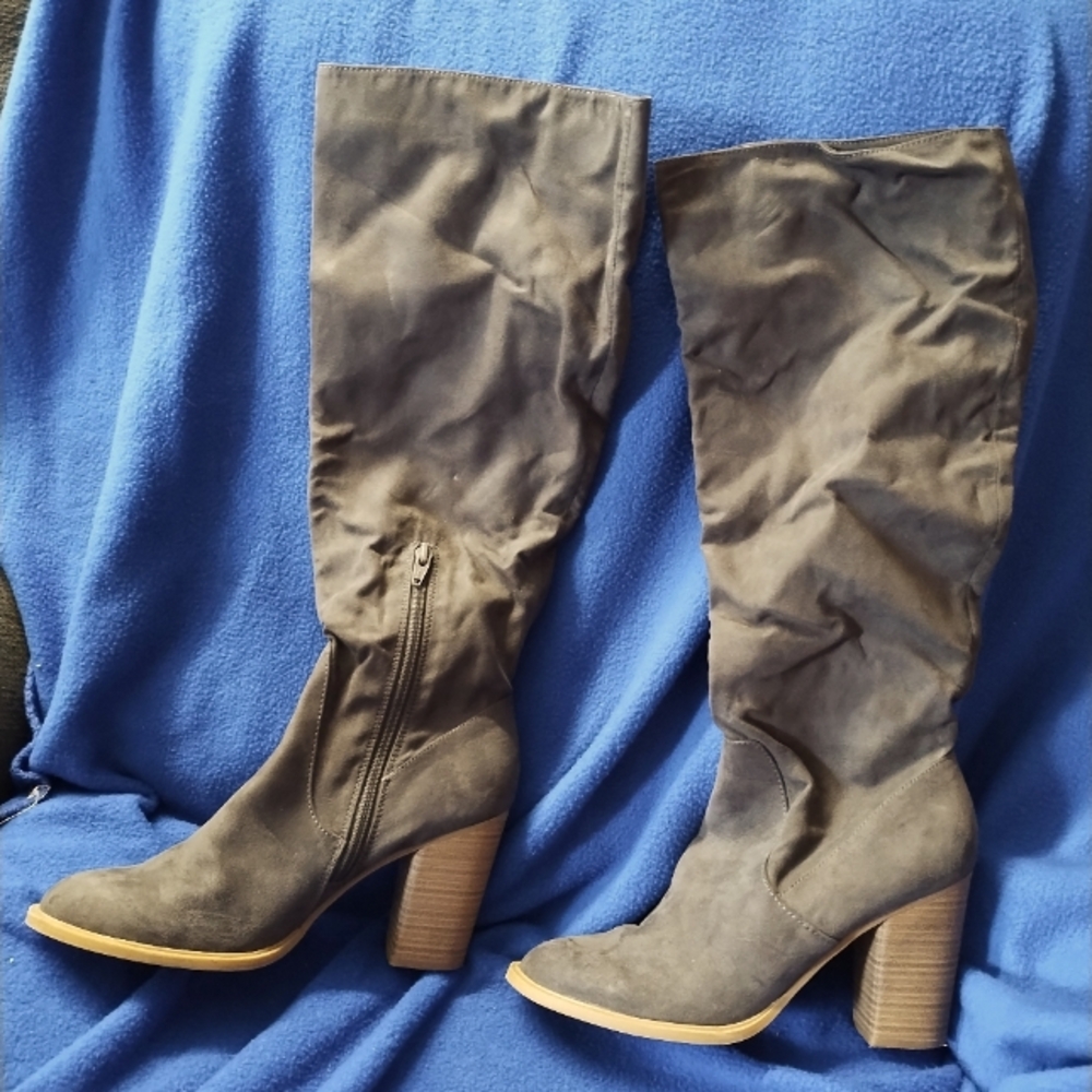 Knee-high high heel boots